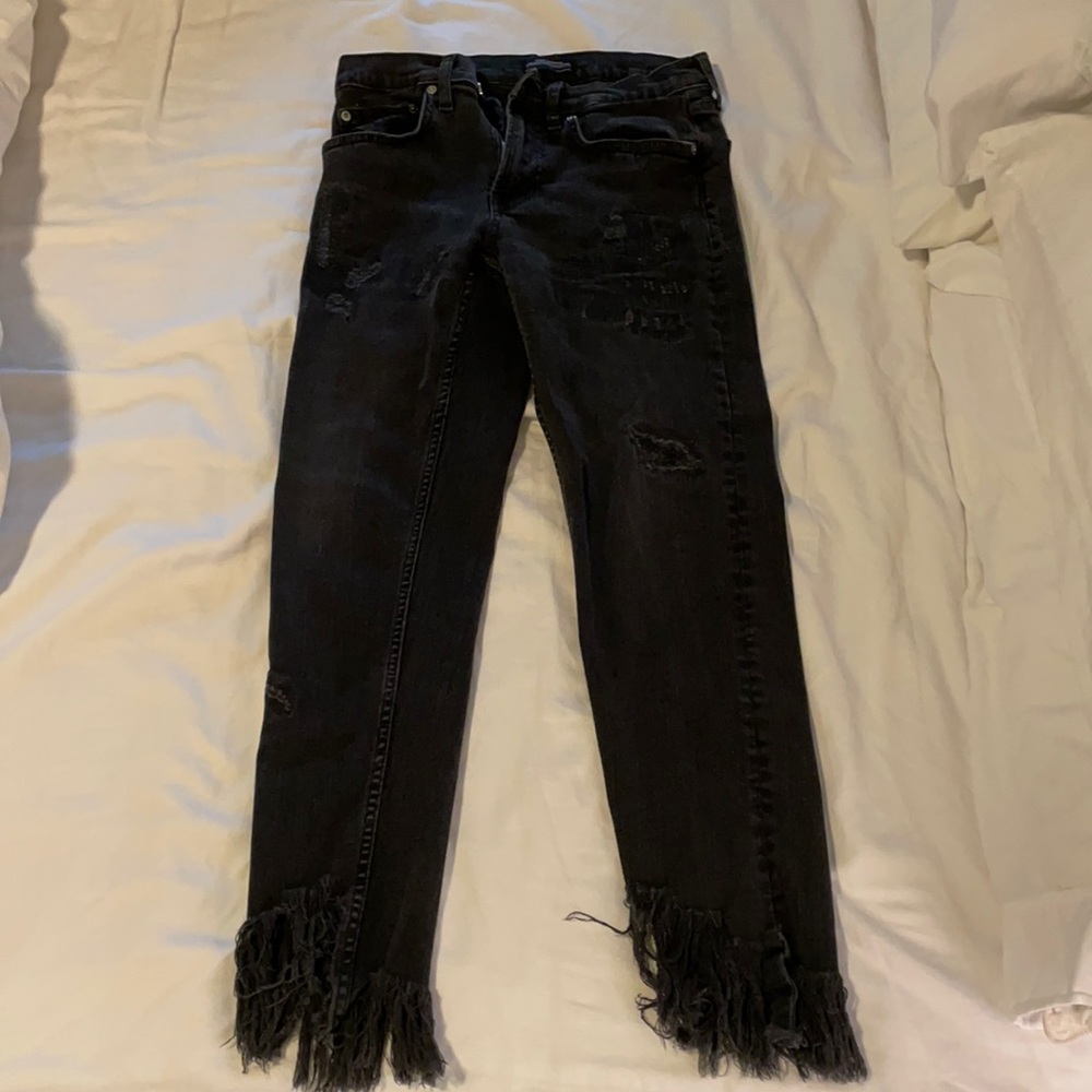 Low rise Zara black jeans with frayed bottoms